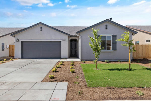 8300 CHAD AVE, PARLIER, CA 93648 - Image 1