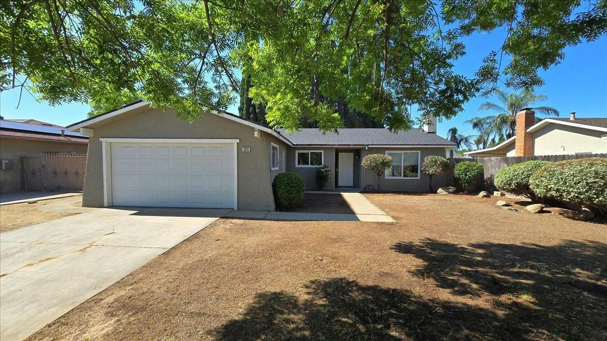 3341 W ROBERTS AVE, FRESNO, CA 93711, photo 1 of 33